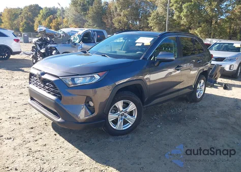2019 Toyota Rav4 Xle z USA, uszkodzony, nr VIN JTMW1RFVXKJ010014